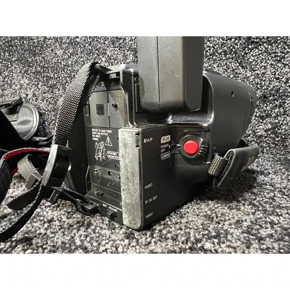 JVC GR-AXM100U‎ Compact VHS Camcorder Movie Camera - No Battery